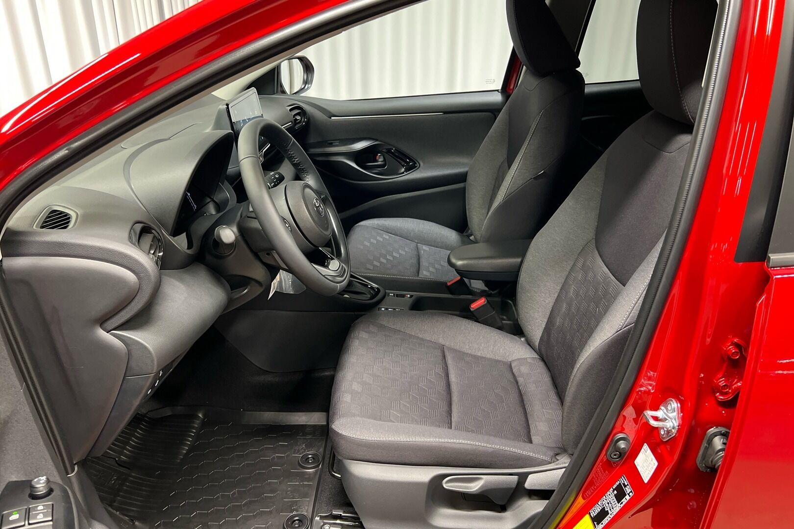 Toyota Yaris iso kuva 7