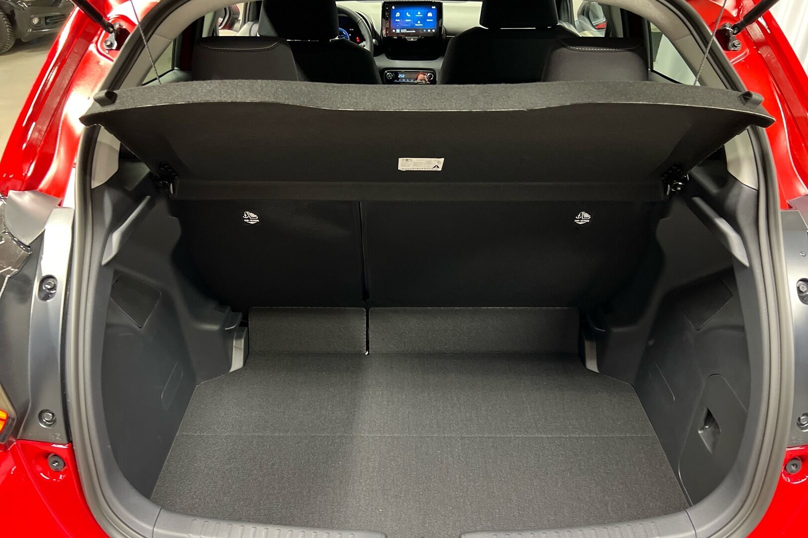 Toyota Yaris iso kuva 9