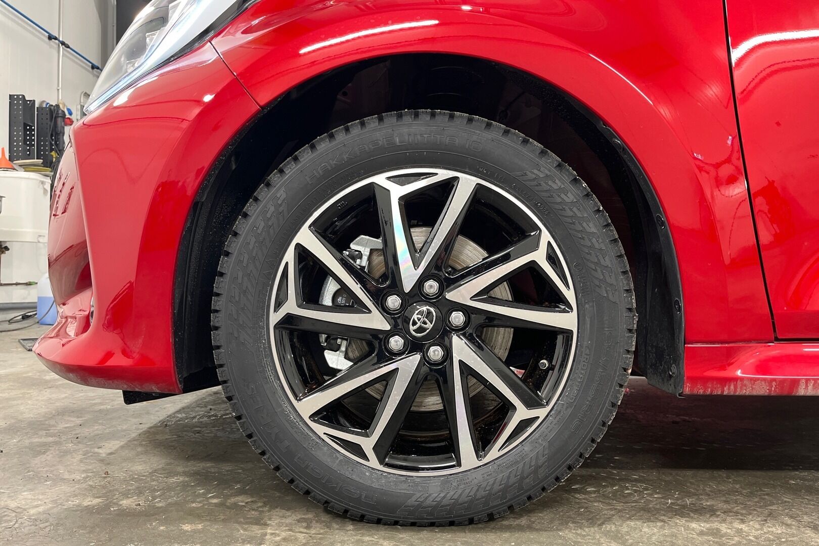 Toyota Yaris iso kuva 9