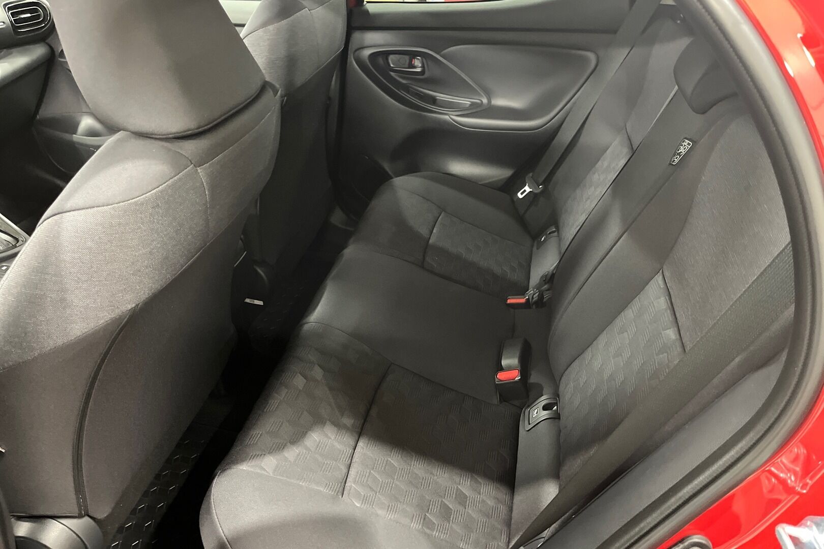 Toyota Yaris iso kuva 8