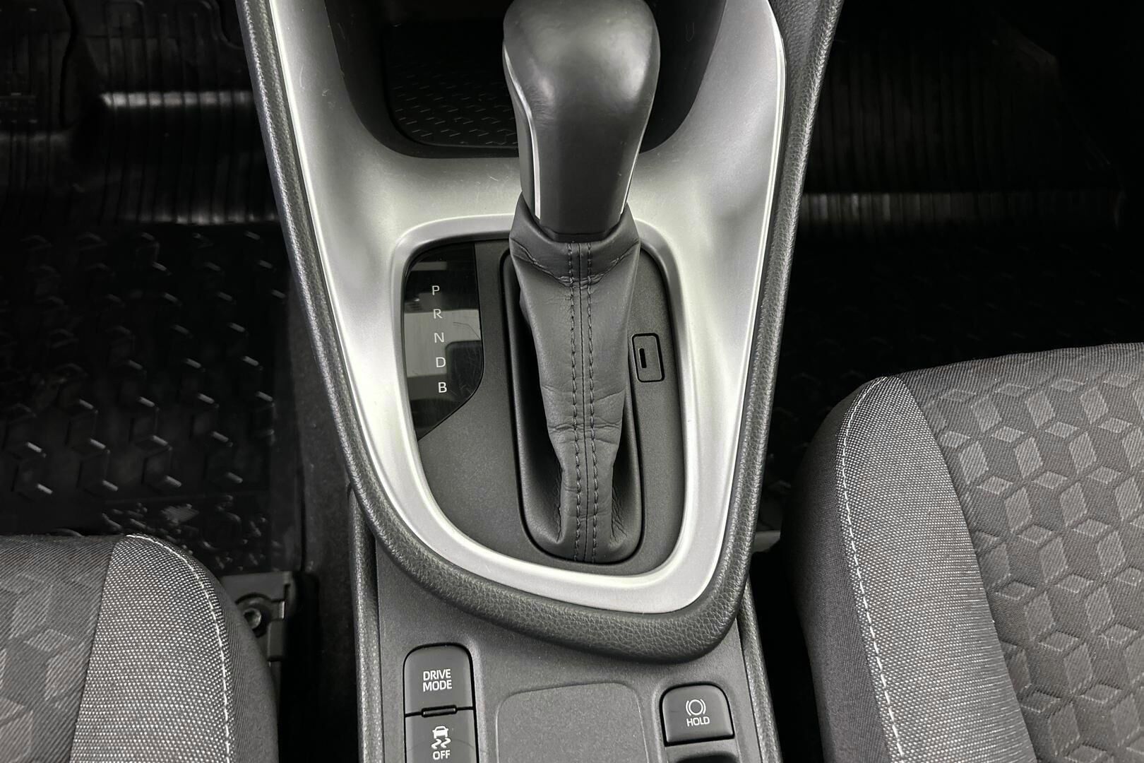 Toyota Yaris iso kuva 13