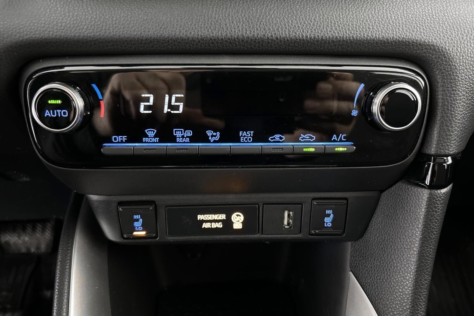 Toyota Yaris iso kuva 14