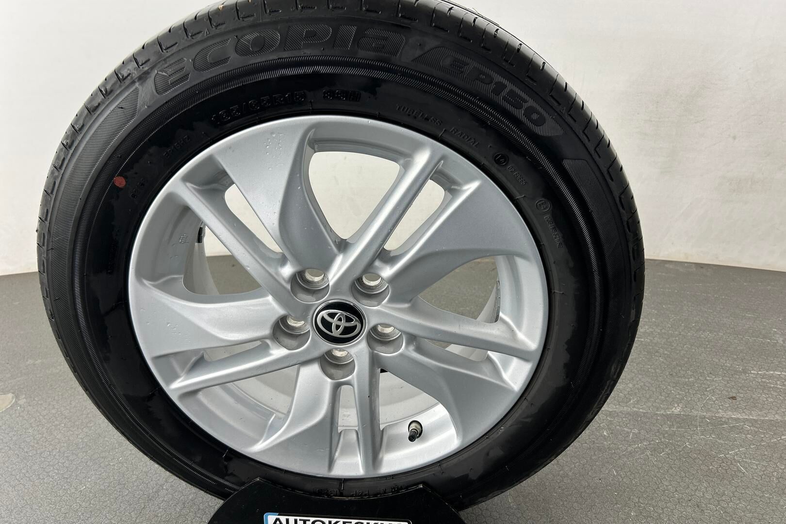 Toyota Yaris iso kuva 25