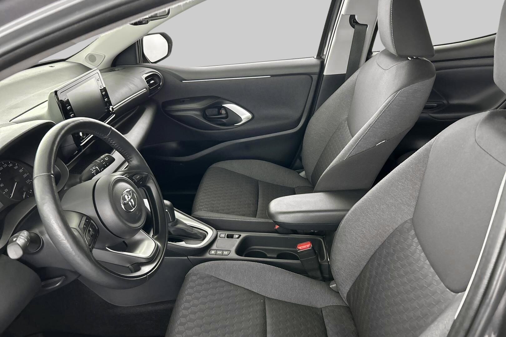 Toyota Yaris iso kuva 8