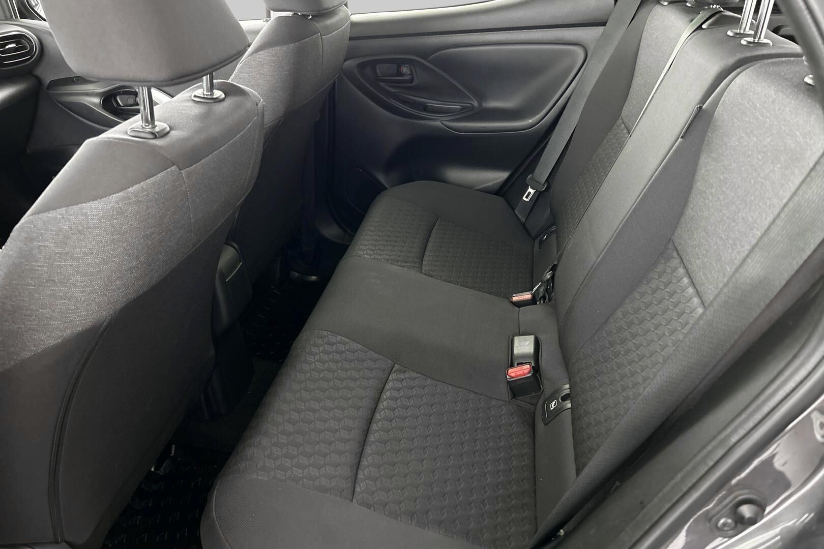 Toyota Yaris iso kuva 9