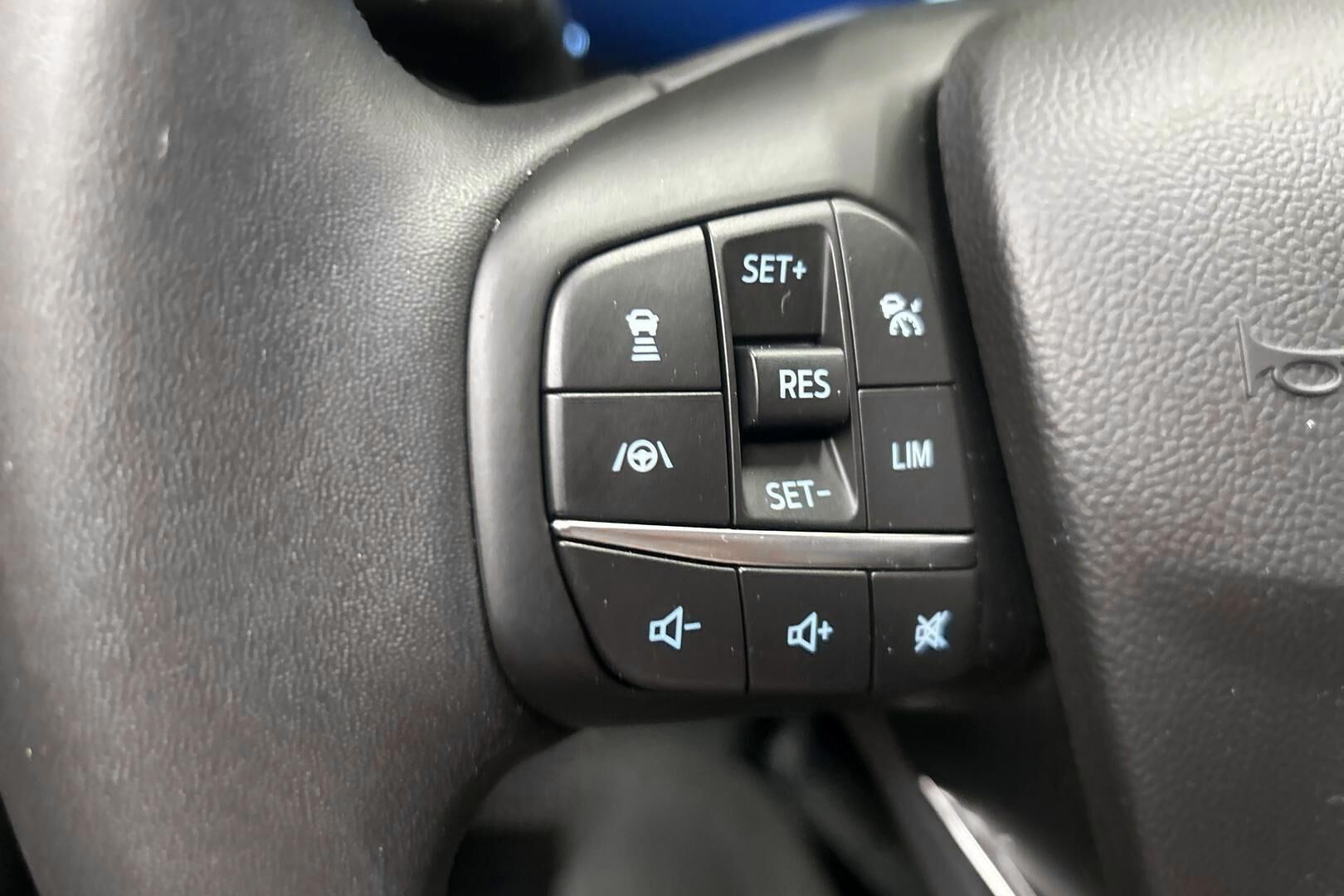 Ford Focus iso kuva 17