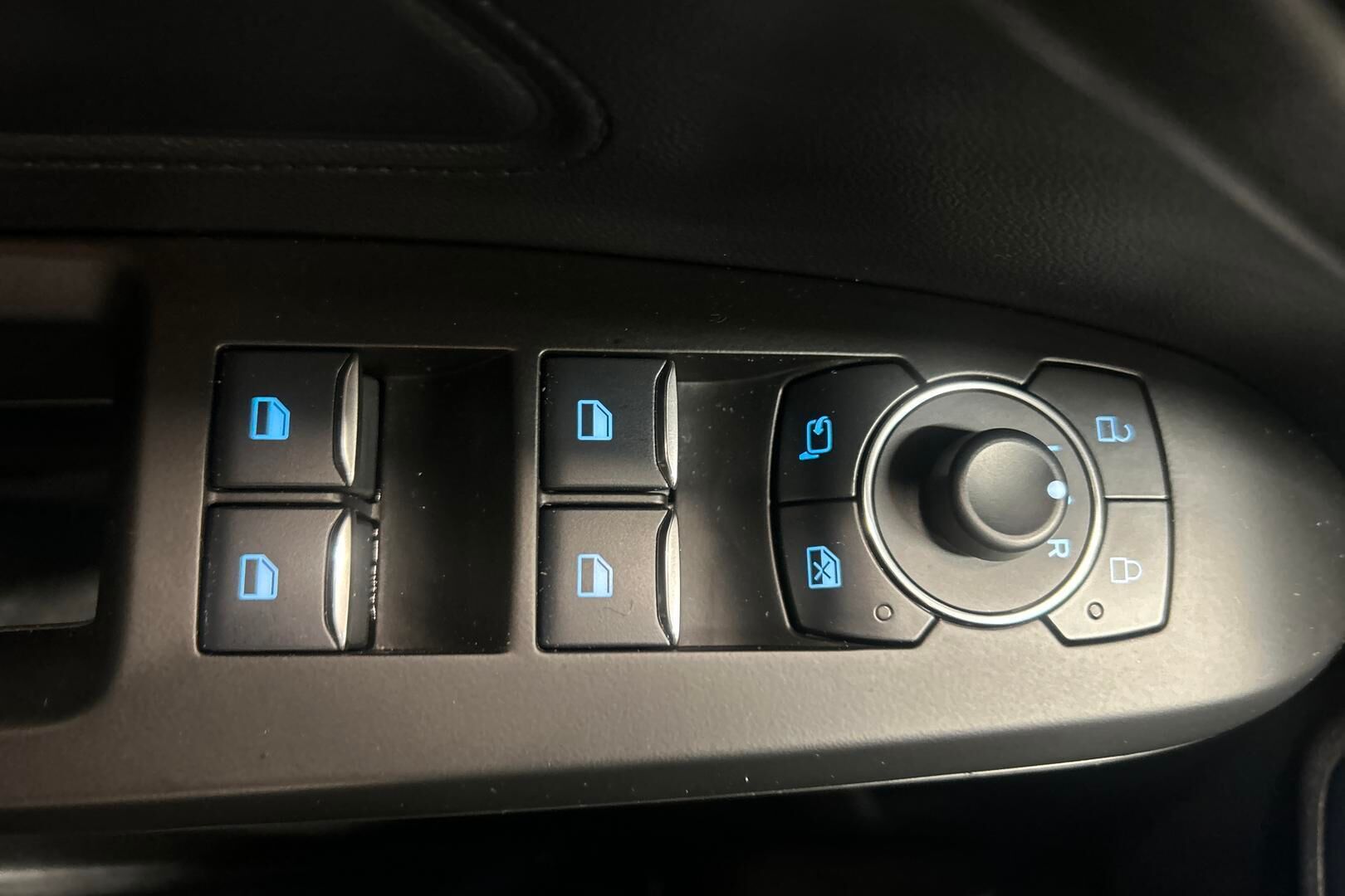 Ford Focus iso kuva 18