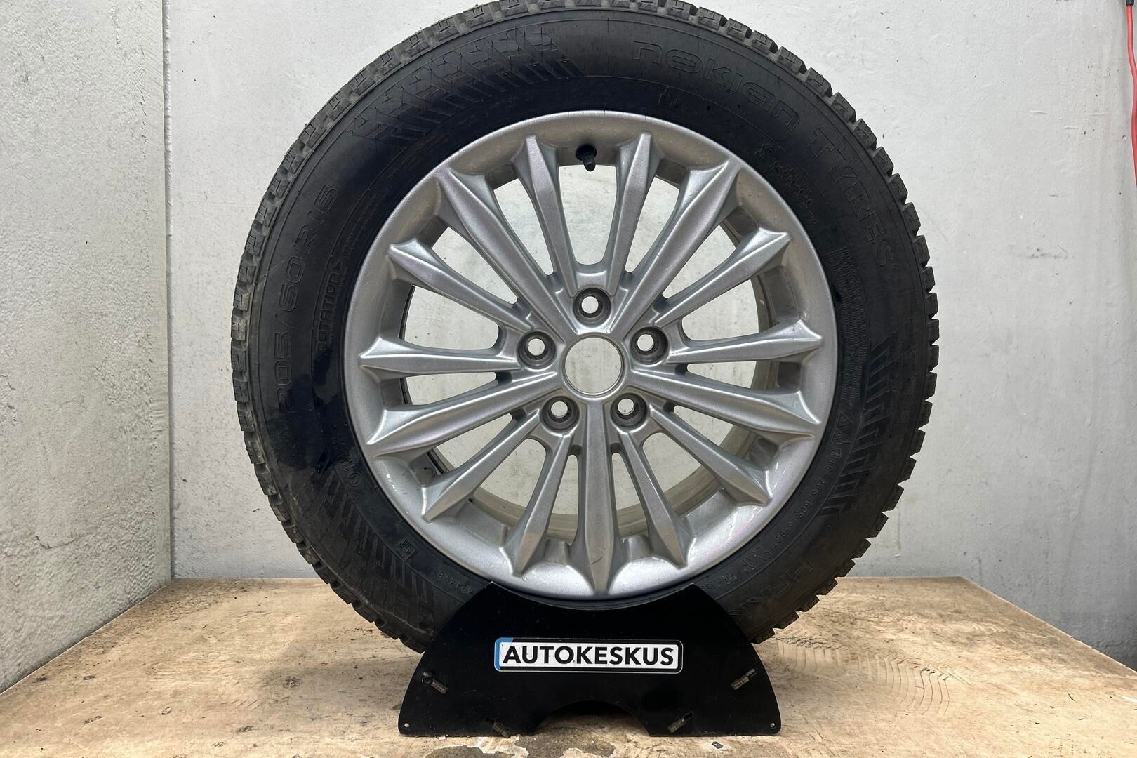Ford Focus iso kuva 20