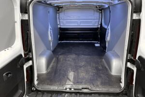 Nissan Primastar esikatselu 22