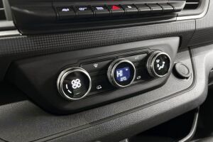 Nissan Primastar esikatselu 15