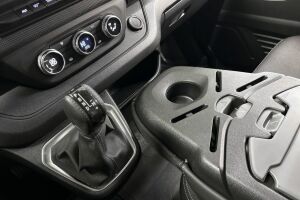 Nissan Primastar esikatselu 18