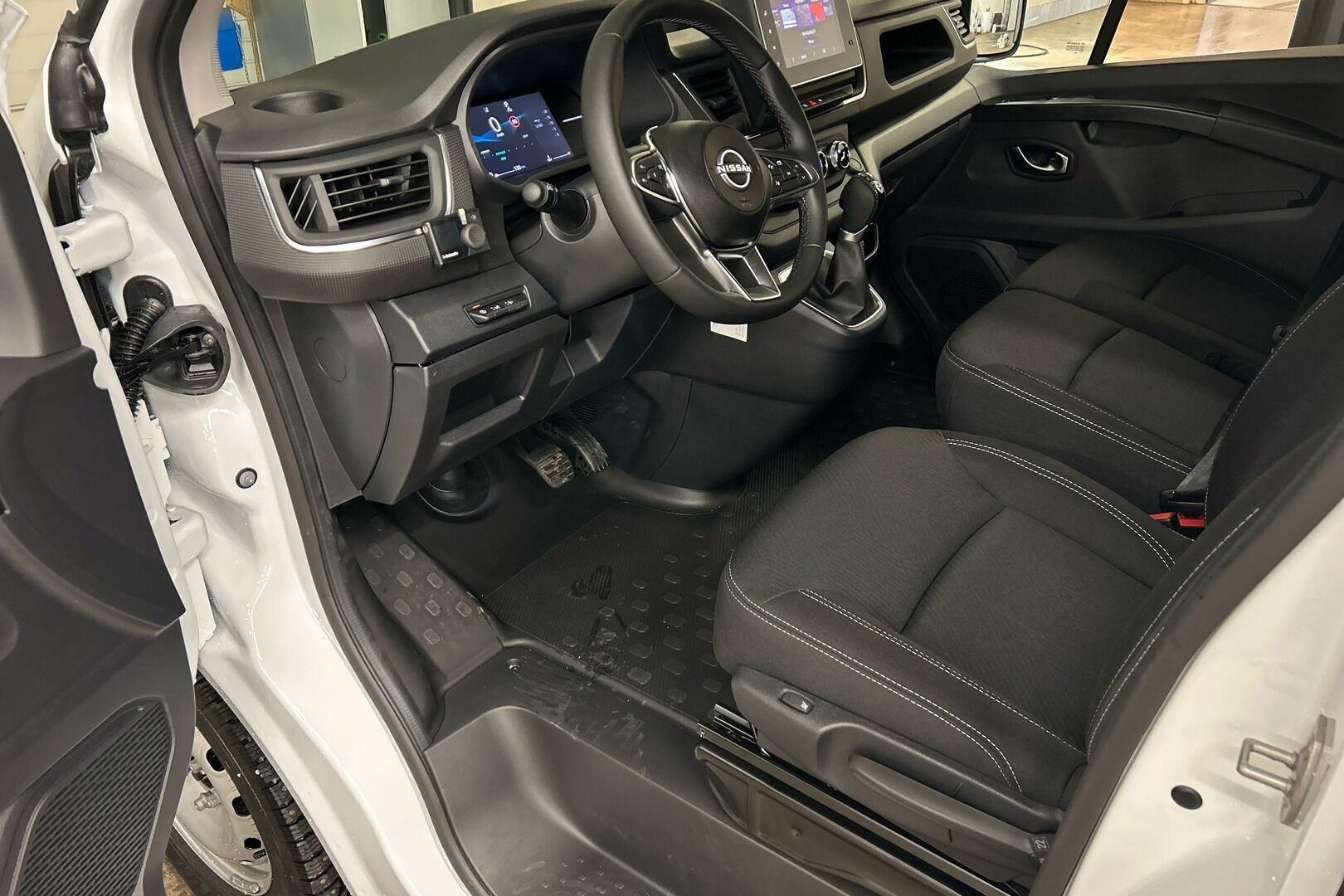 Nissan Primastar iso kuva 7