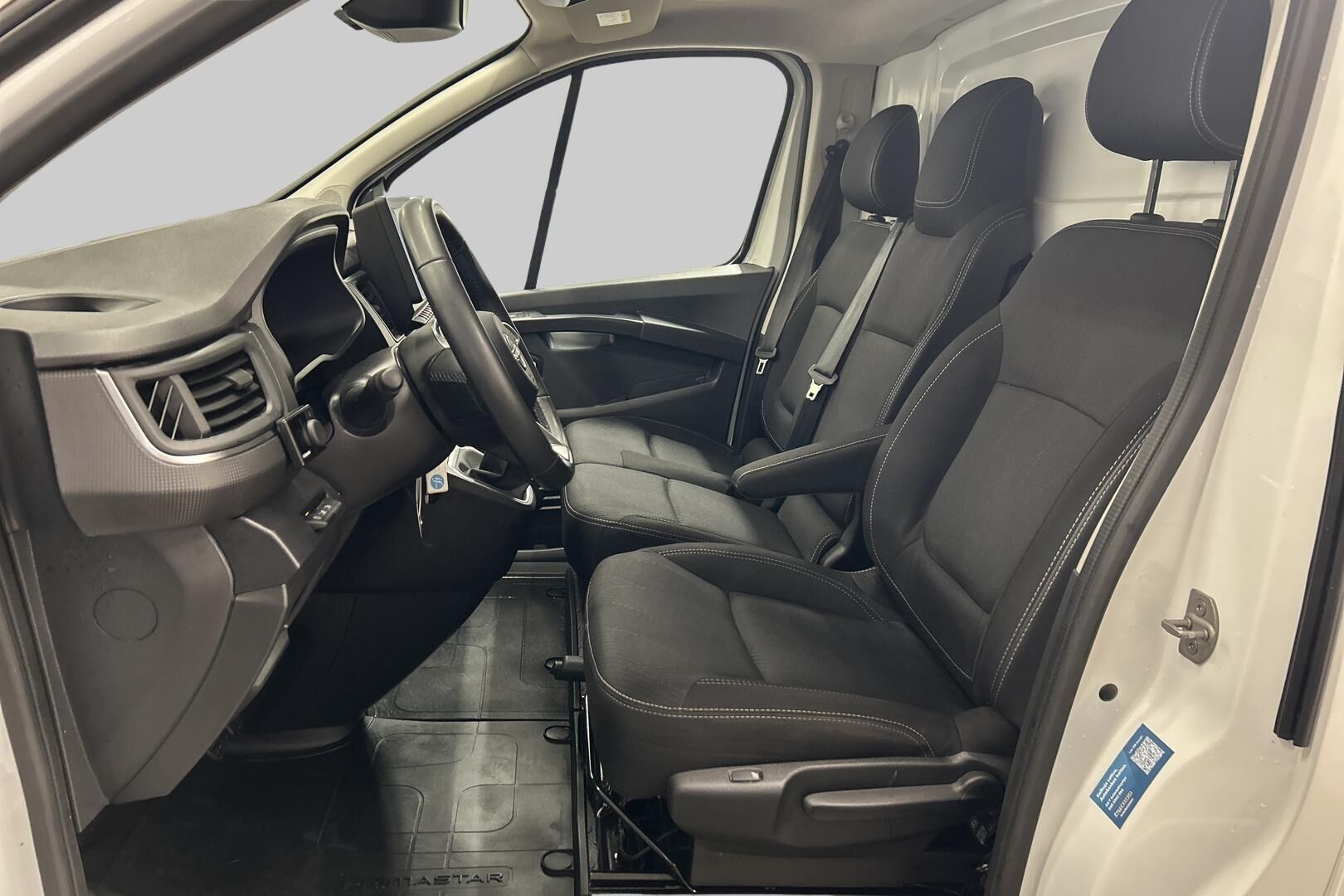 Nissan Primastar iso kuva 8