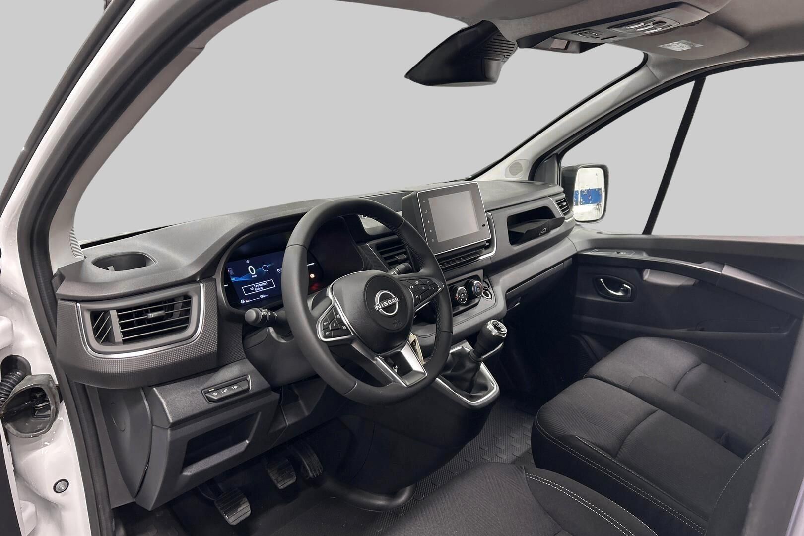 Nissan Primastar iso kuva 8