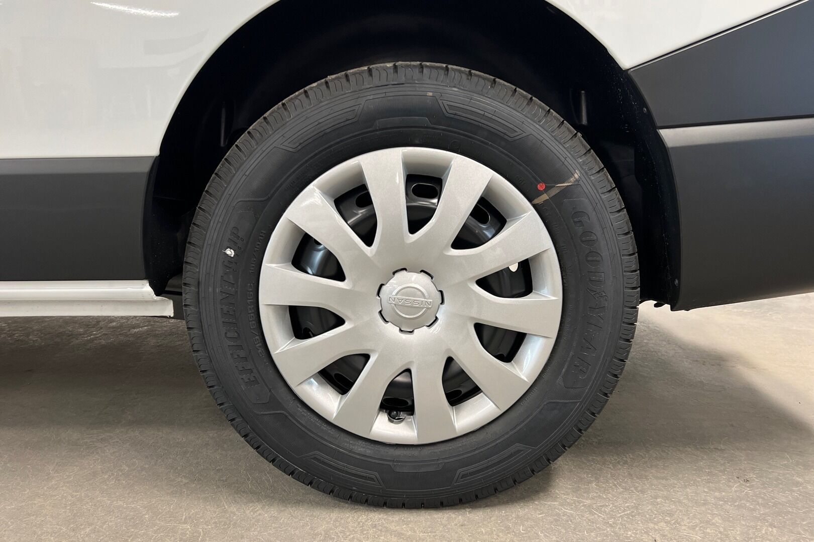 Nissan Primastar iso kuva 10