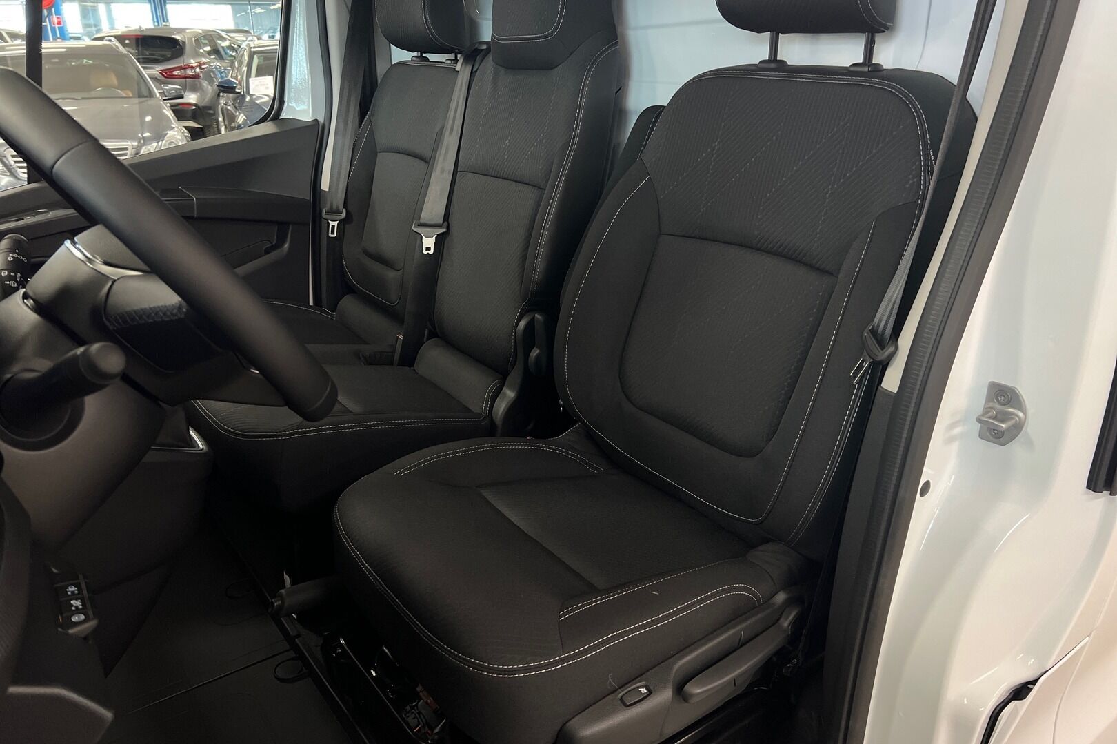 Nissan Primastar iso kuva 6
