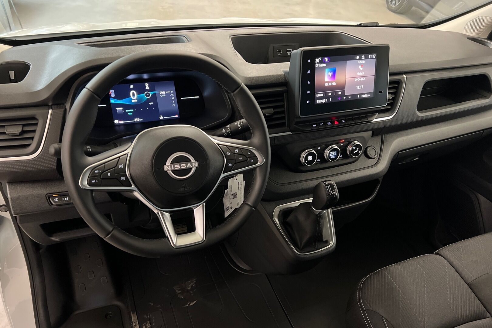 Nissan Primastar iso kuva 8