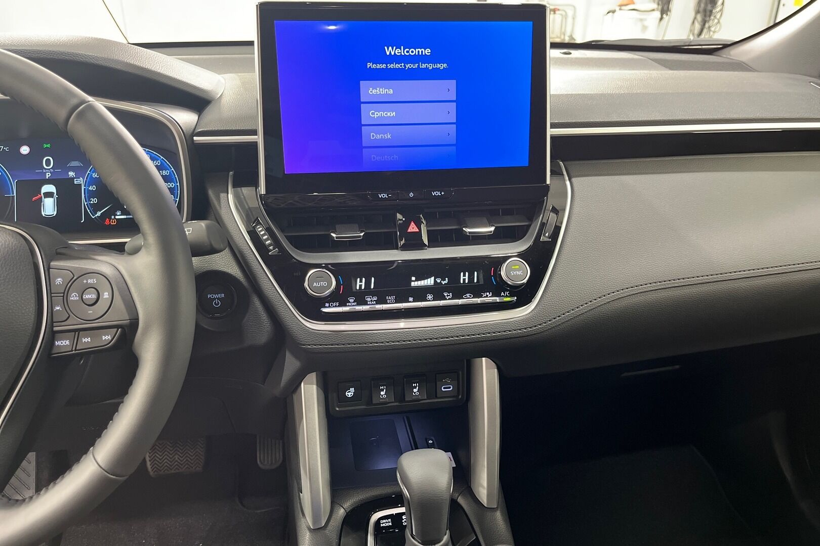 Toyota Corolla Cross iso kuva 14