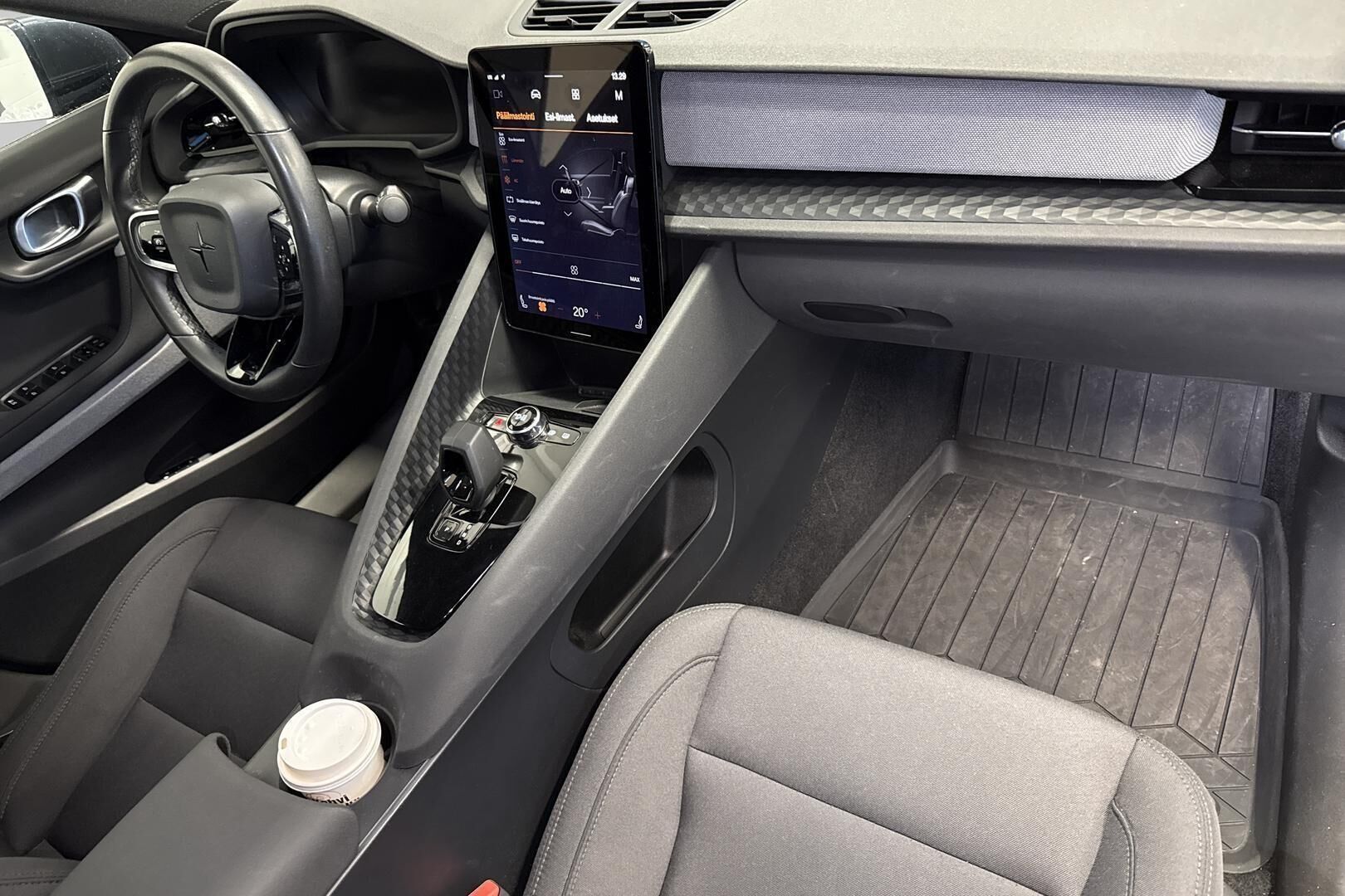Polestar 2 iso kuva 2