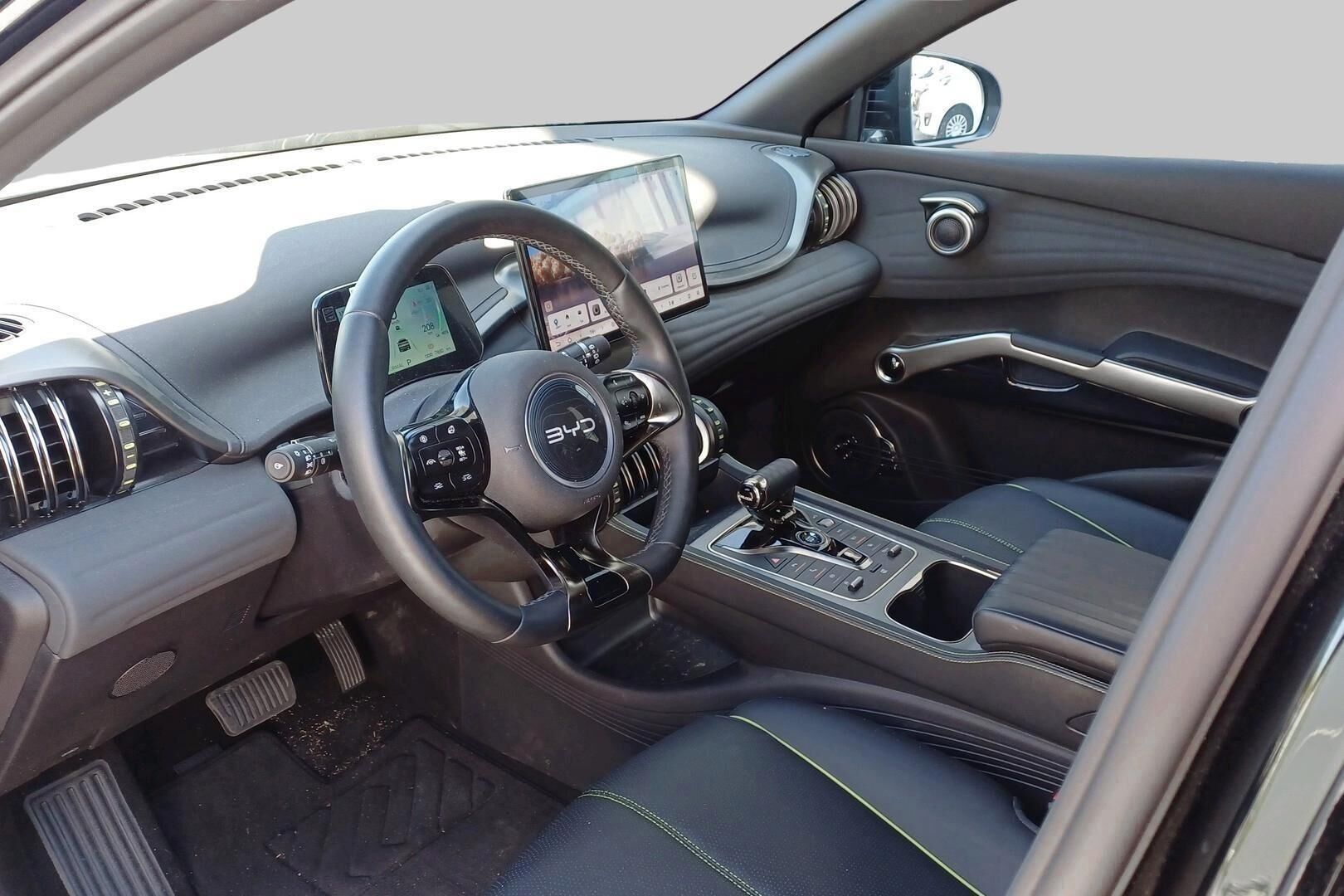 BYD Atto 3 iso kuva 2