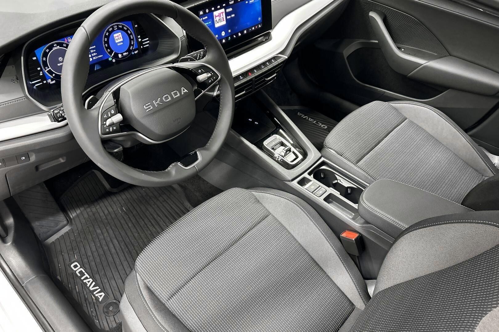 Skoda Octavia iso kuva 8