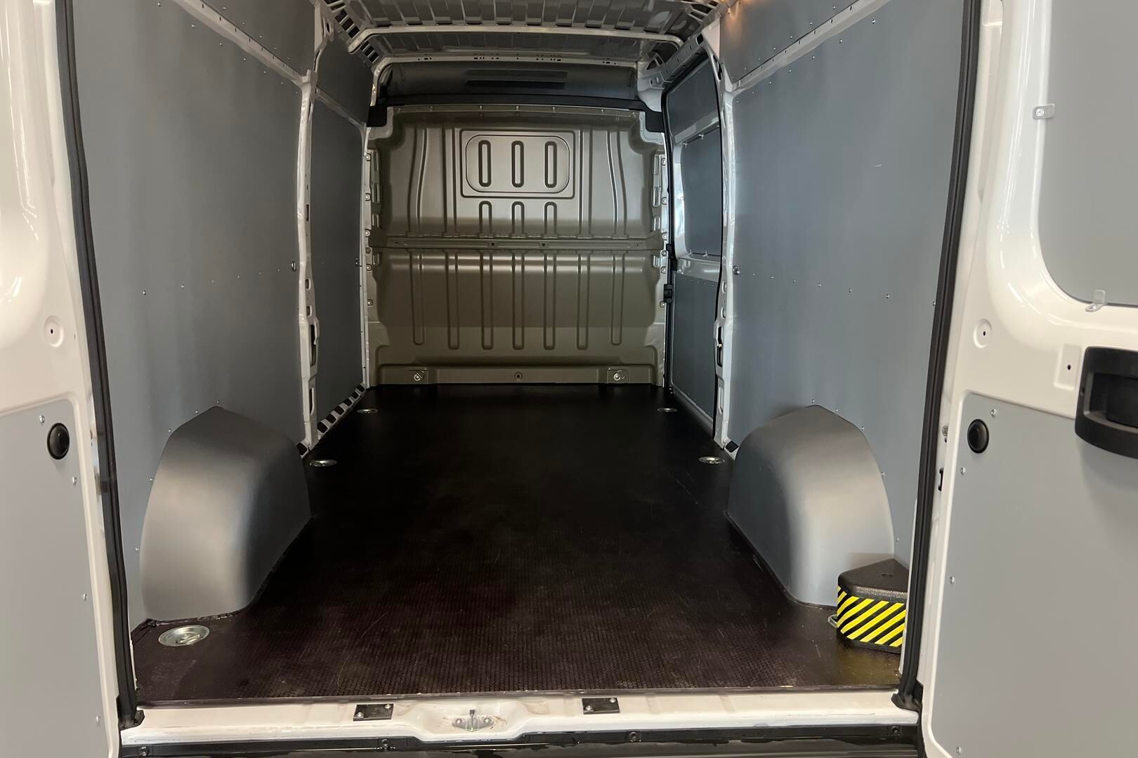 Peugeot Boxer iso kuva 11