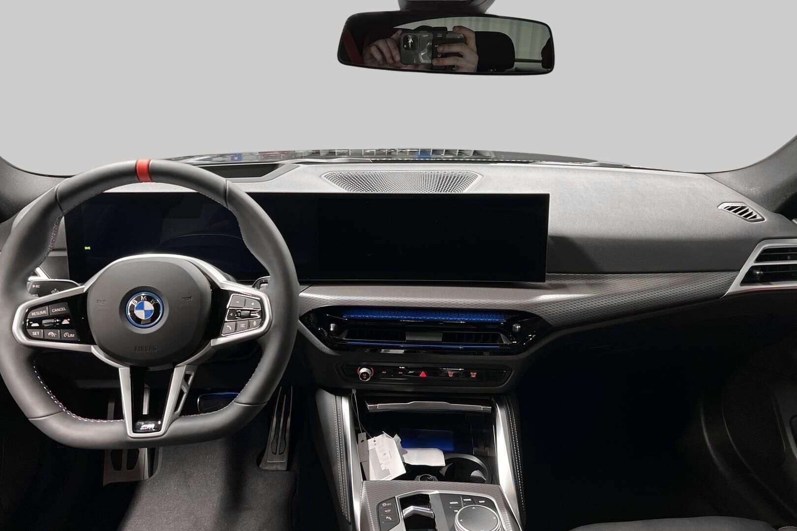 BMW i4 iso kuva 10
