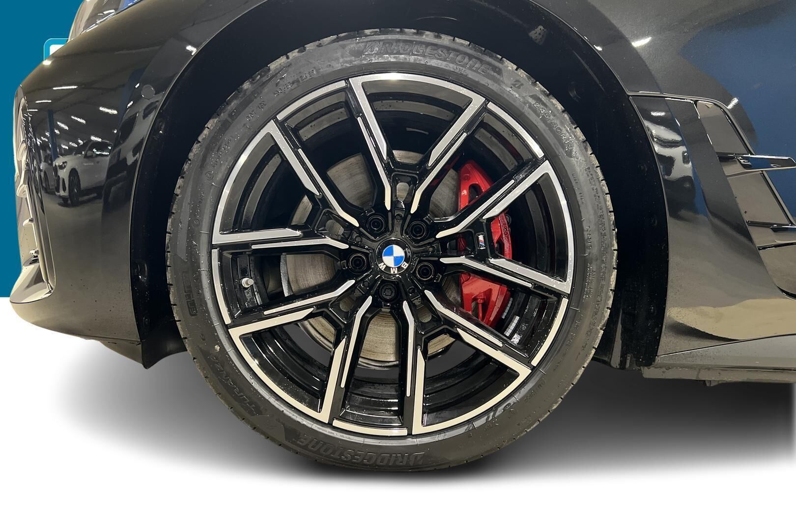 BMW i4 iso kuva 12