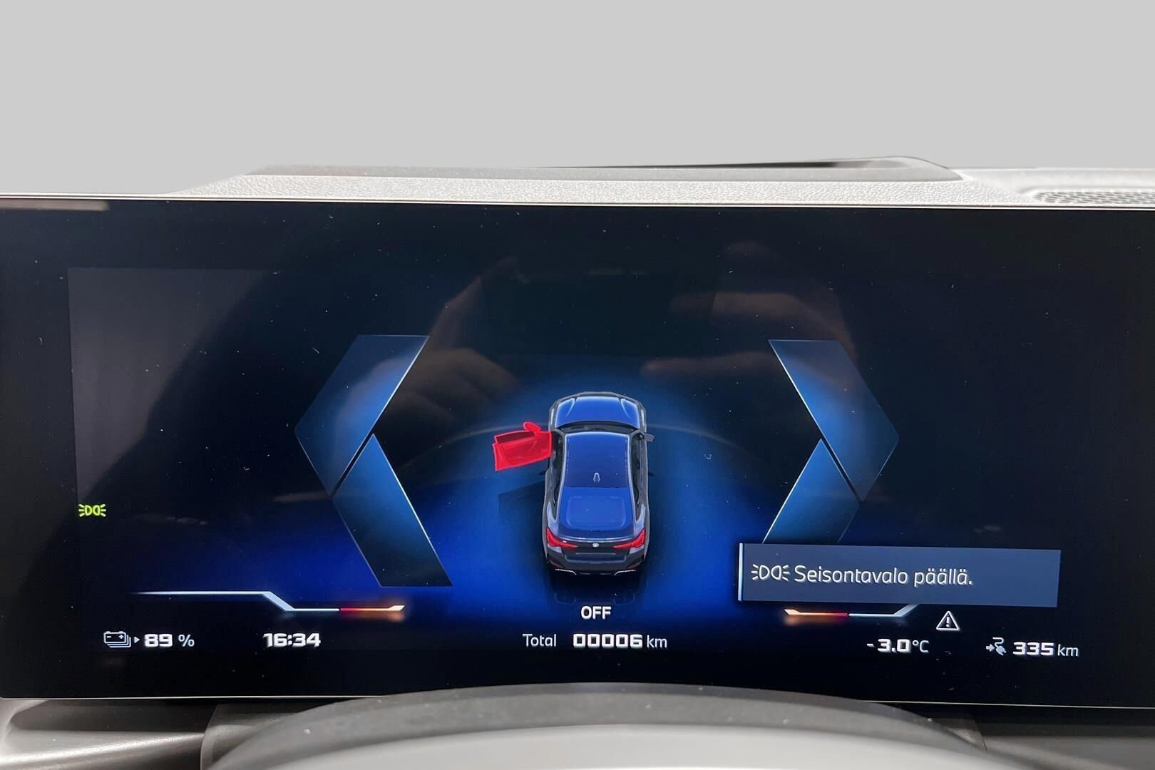 BMW i4 iso kuva 13