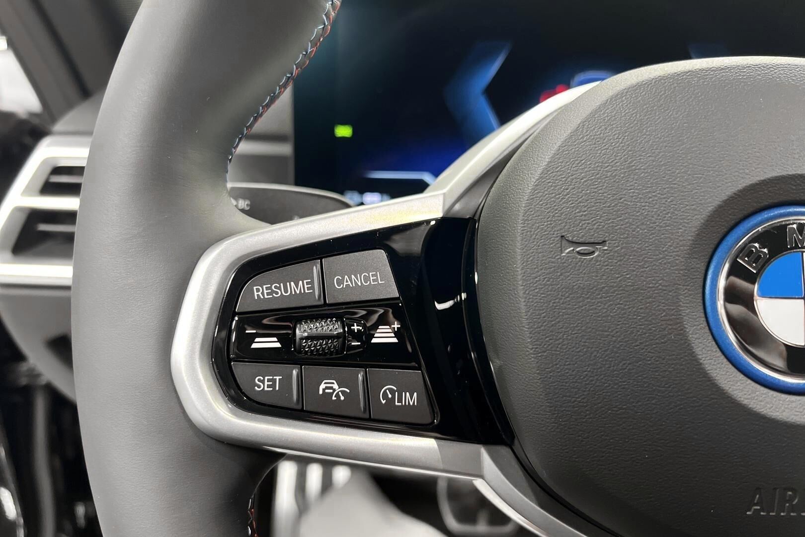BMW i4 iso kuva 16