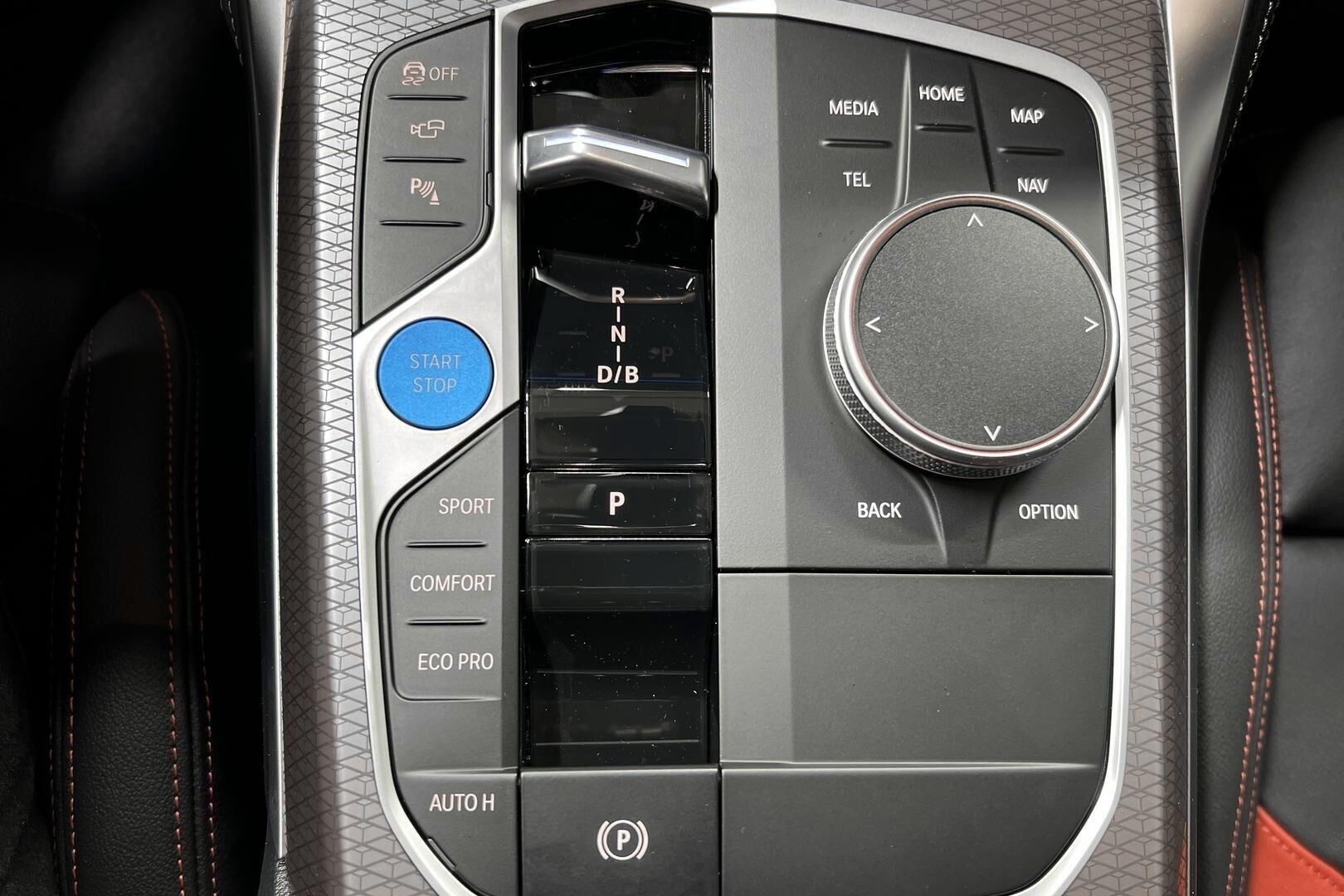 BMW i4 iso kuva 17