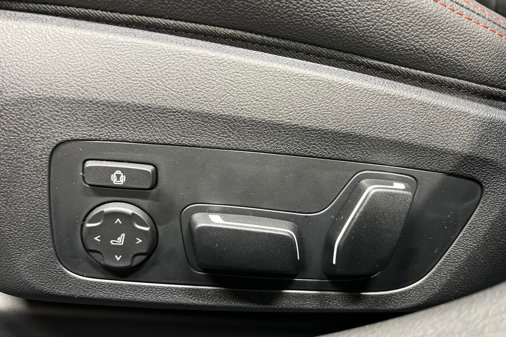 BMW i4 iso kuva 19
