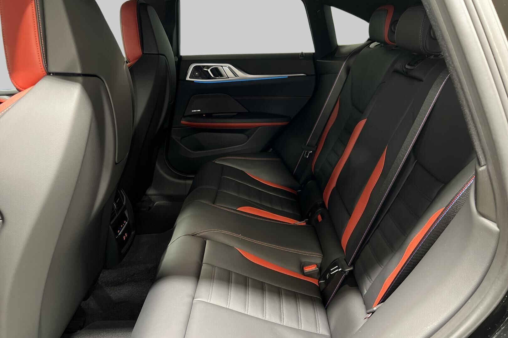 BMW i4 iso kuva 9