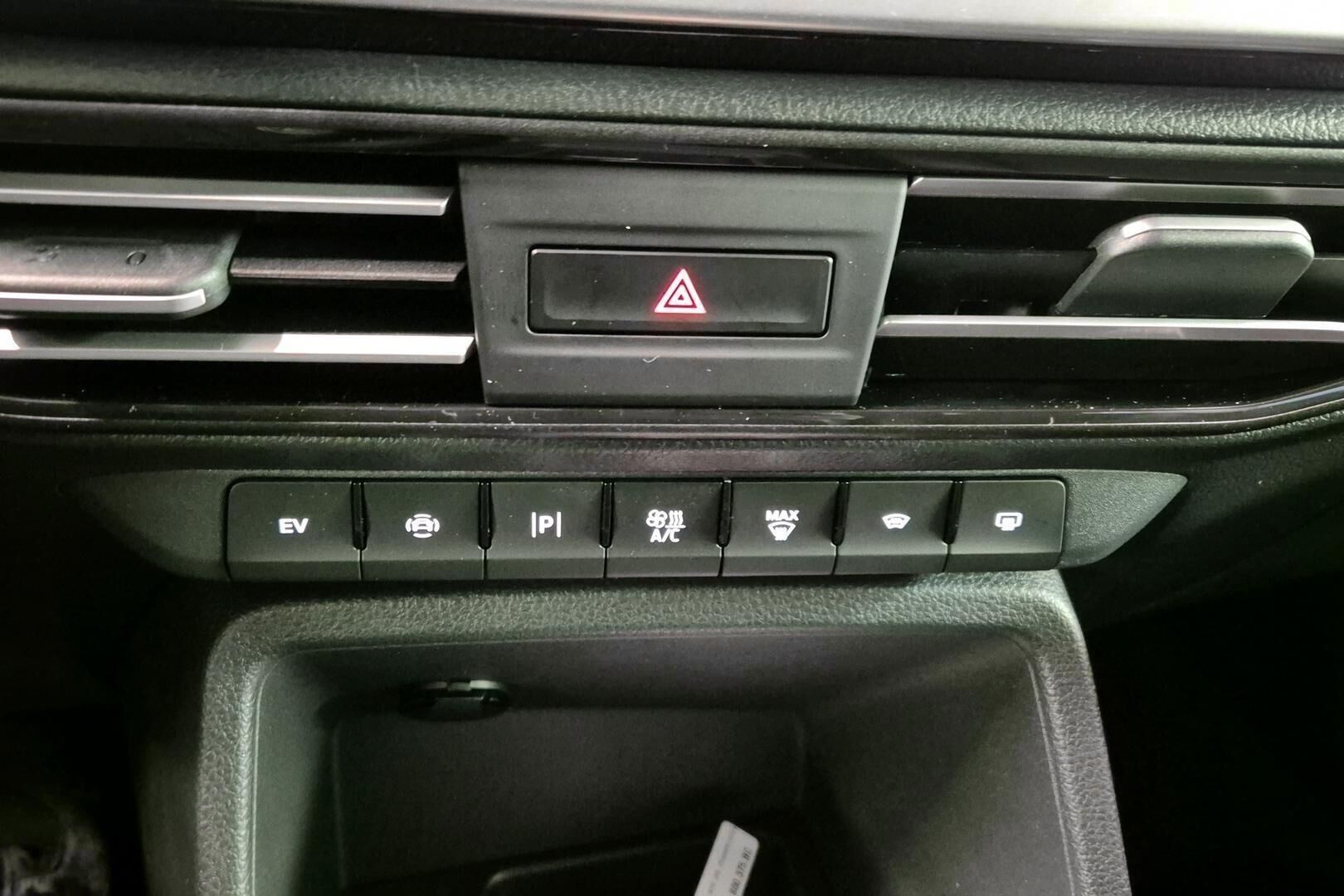 Ford Grand Tourneo Connect iso kuva 15