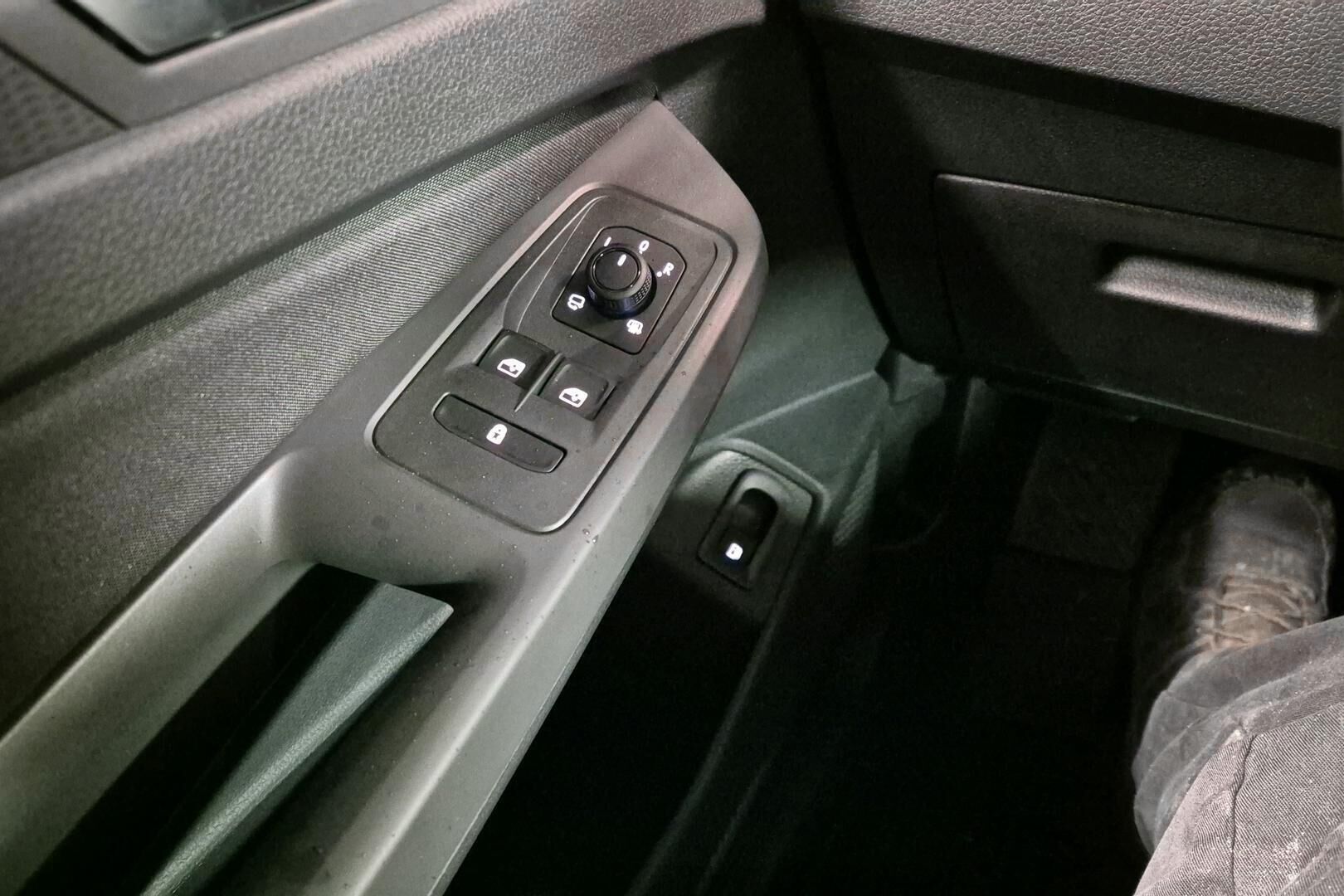 Ford Grand Tourneo Connect iso kuva 19