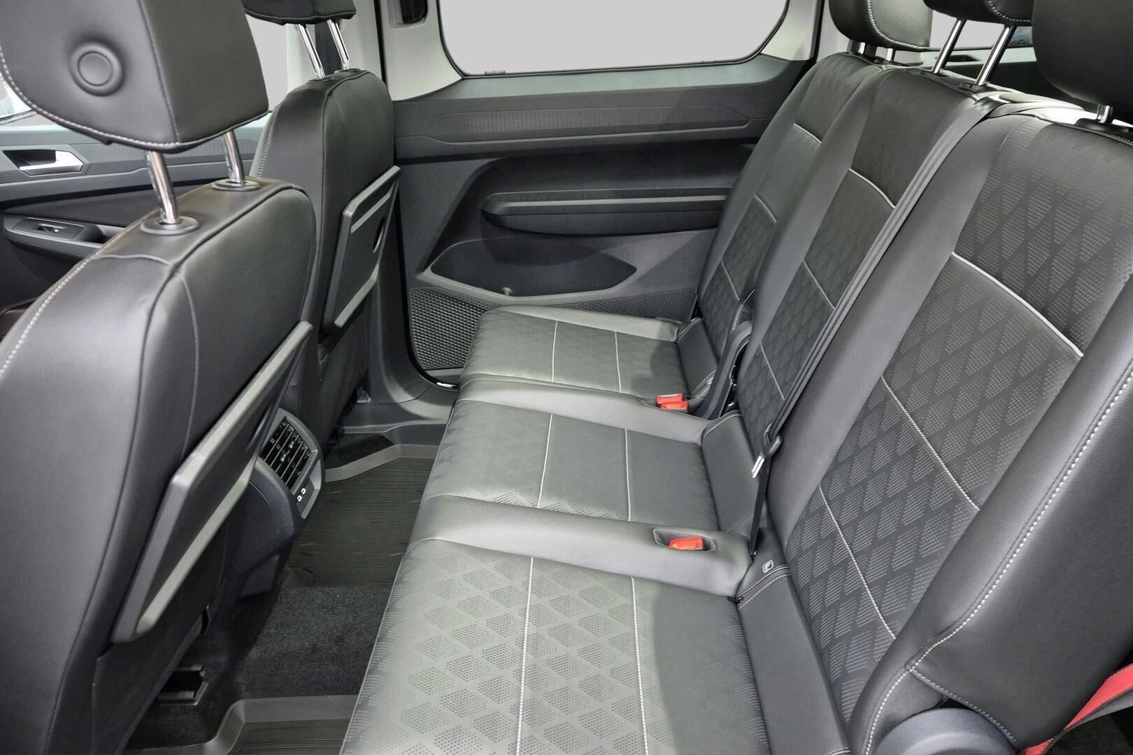 Ford Grand Tourneo Connect iso kuva 9