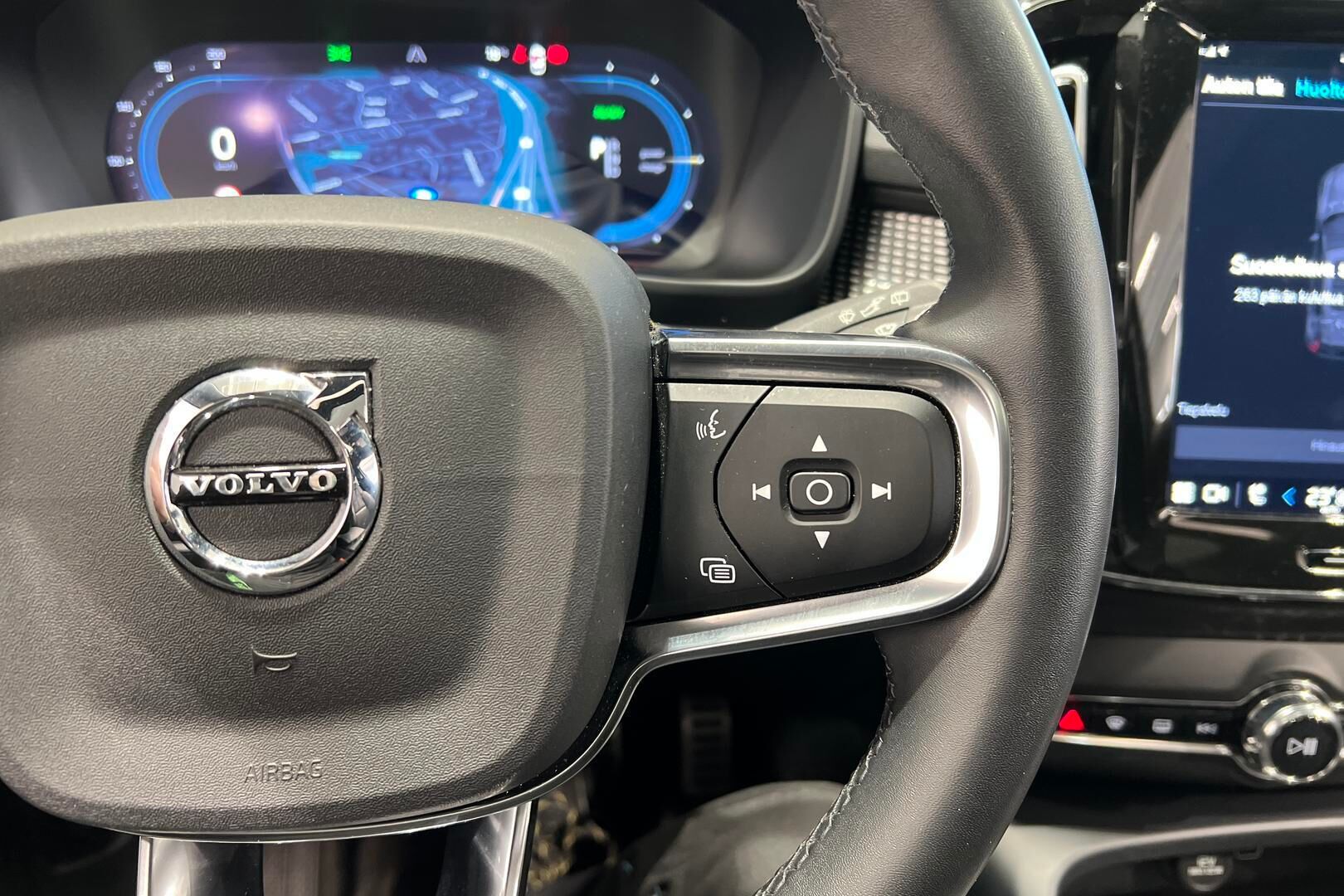 VOLVO XC40 iso kuva 29