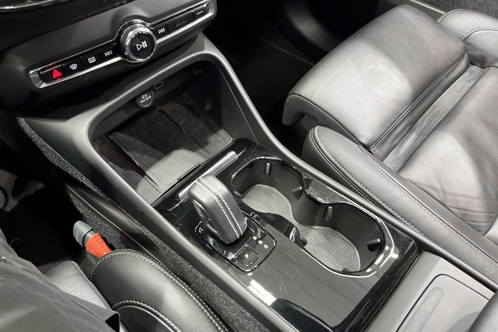 VOLVO XC40 iso kuva 10