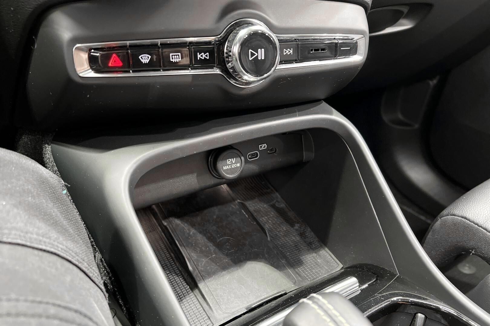 VOLVO XC40 iso kuva 11