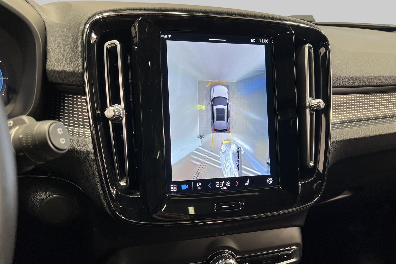 VOLVO XC40 iso kuva 13