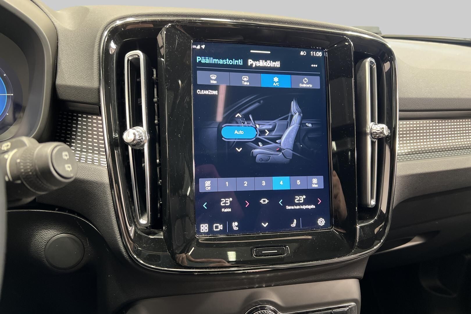 VOLVO XC40 iso kuva 30