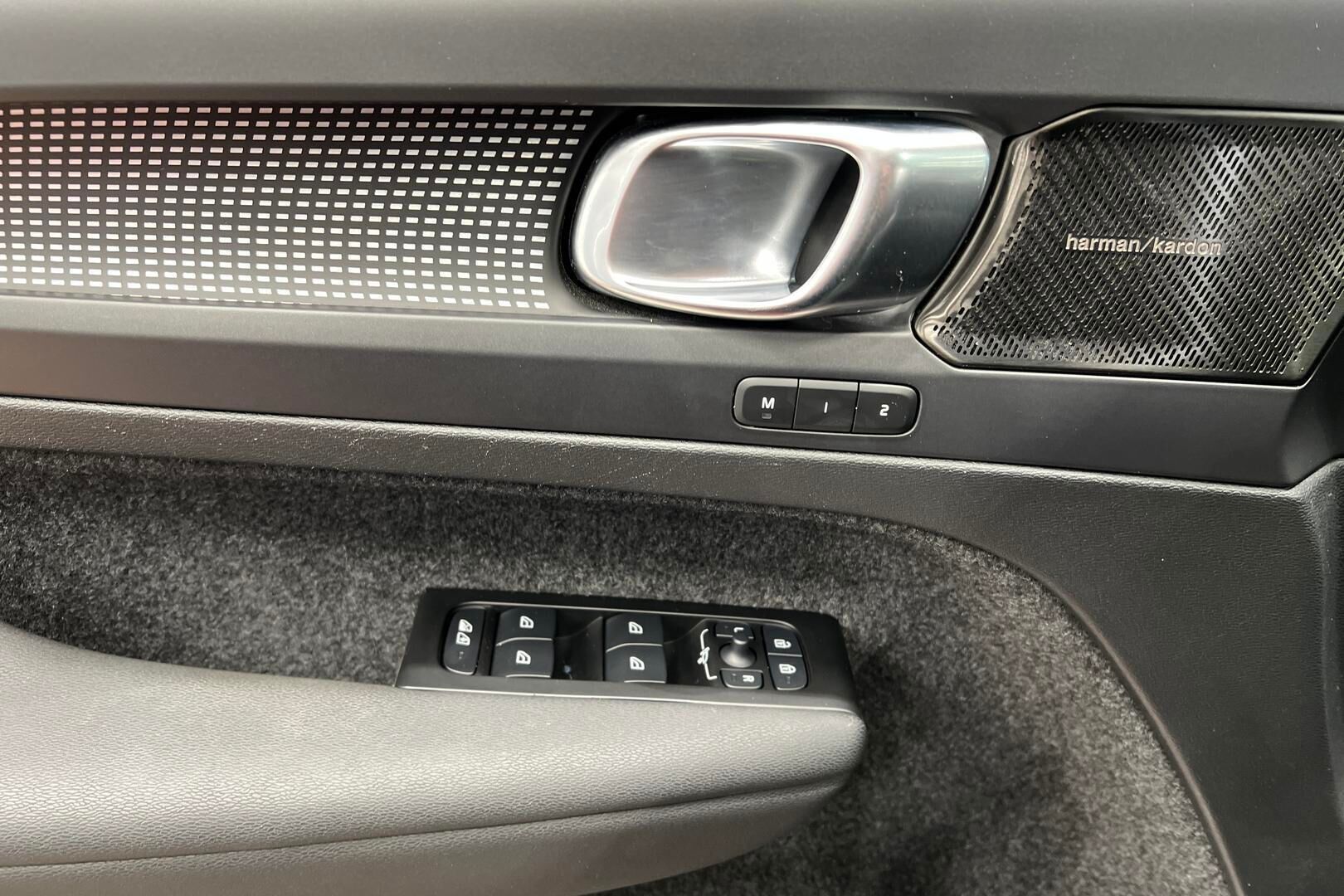 VOLVO XC40 iso kuva 32