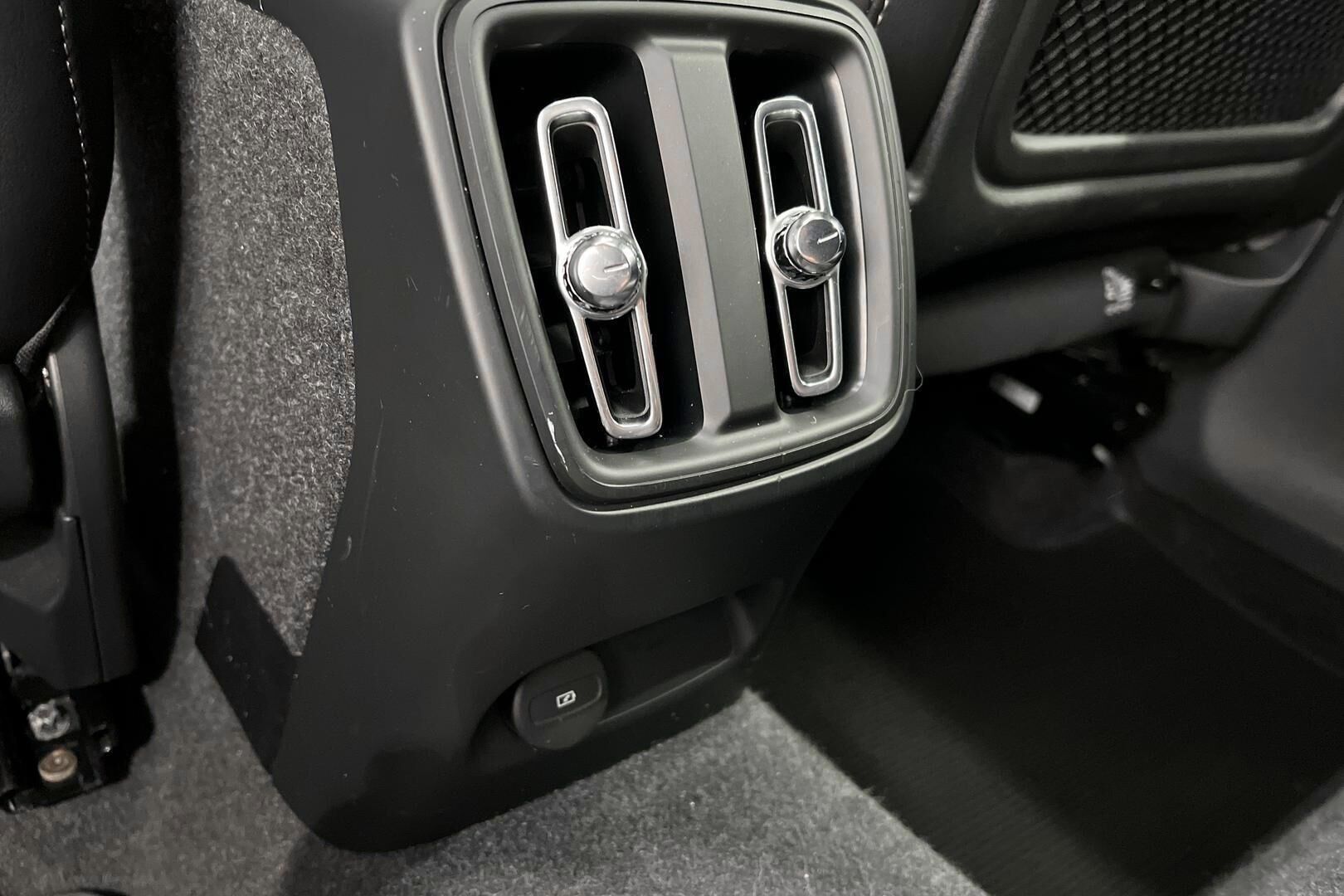 VOLVO XC40 iso kuva 19