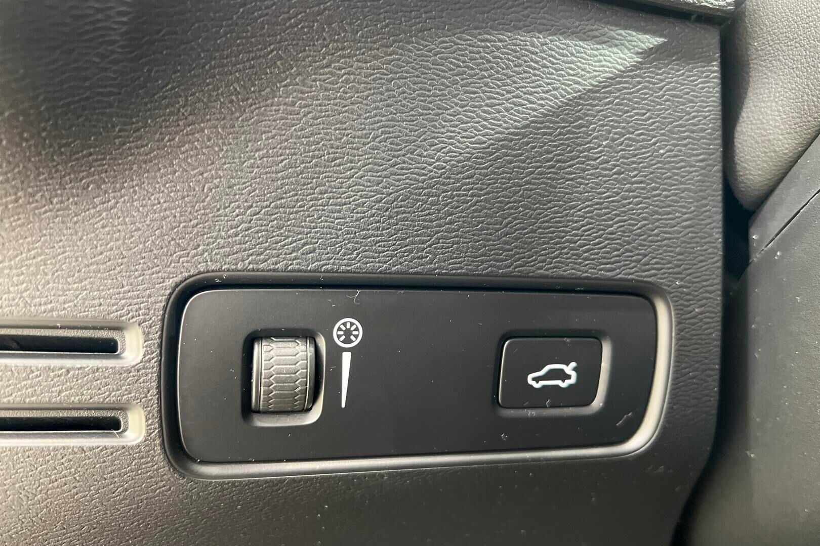 VOLVO XC40 iso kuva 34