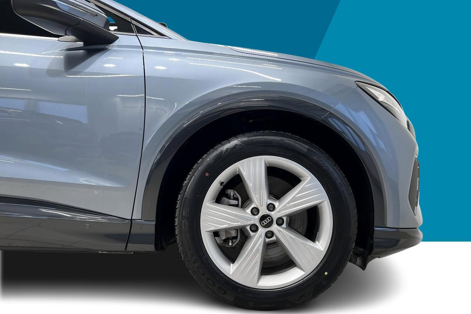 AUDI Q4 e-tron iso kuva 8