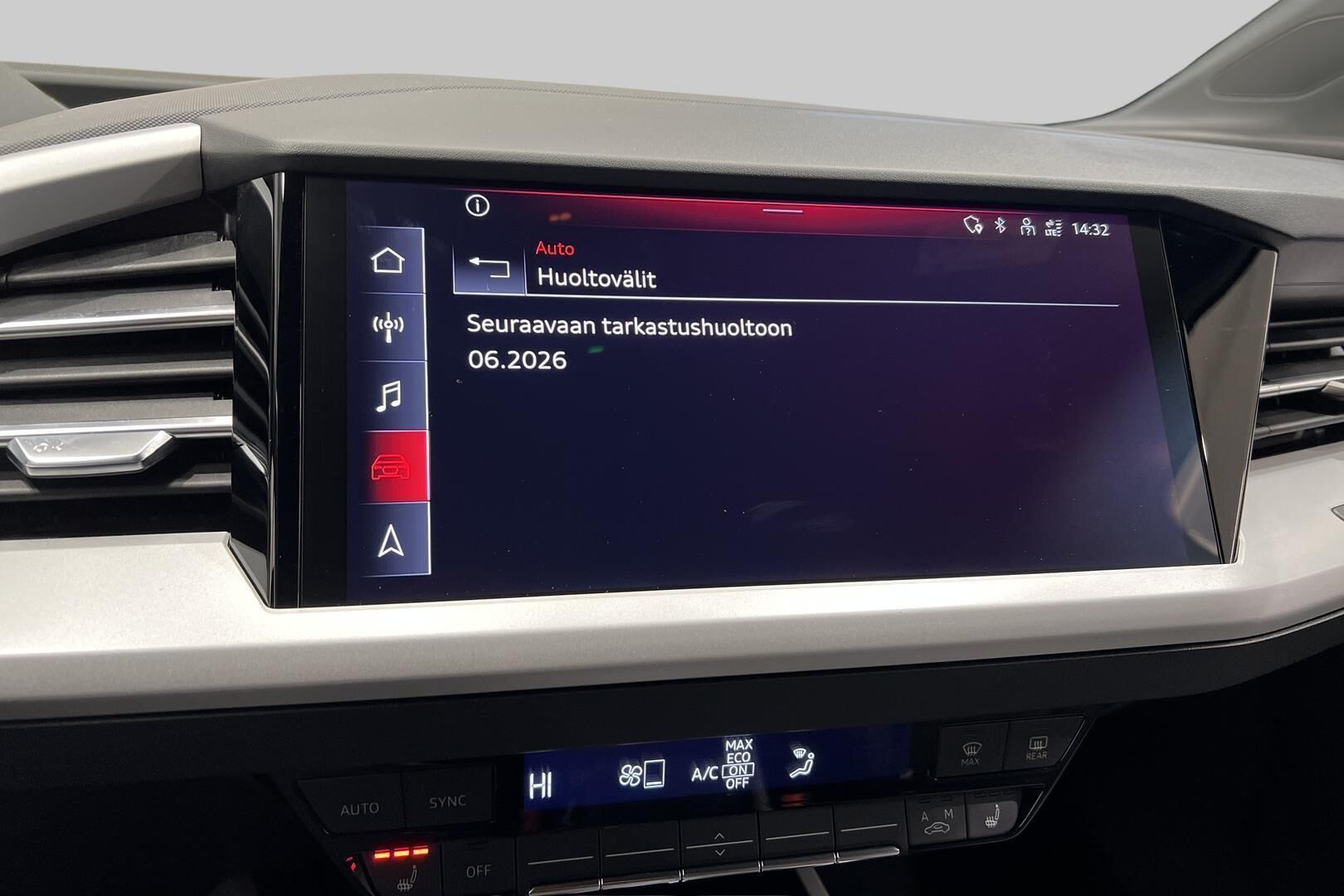 AUDI Q4 e-tron iso kuva 11