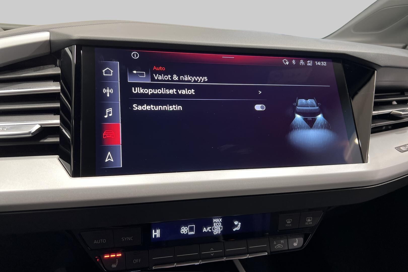 AUDI Q4 e-tron iso kuva 12