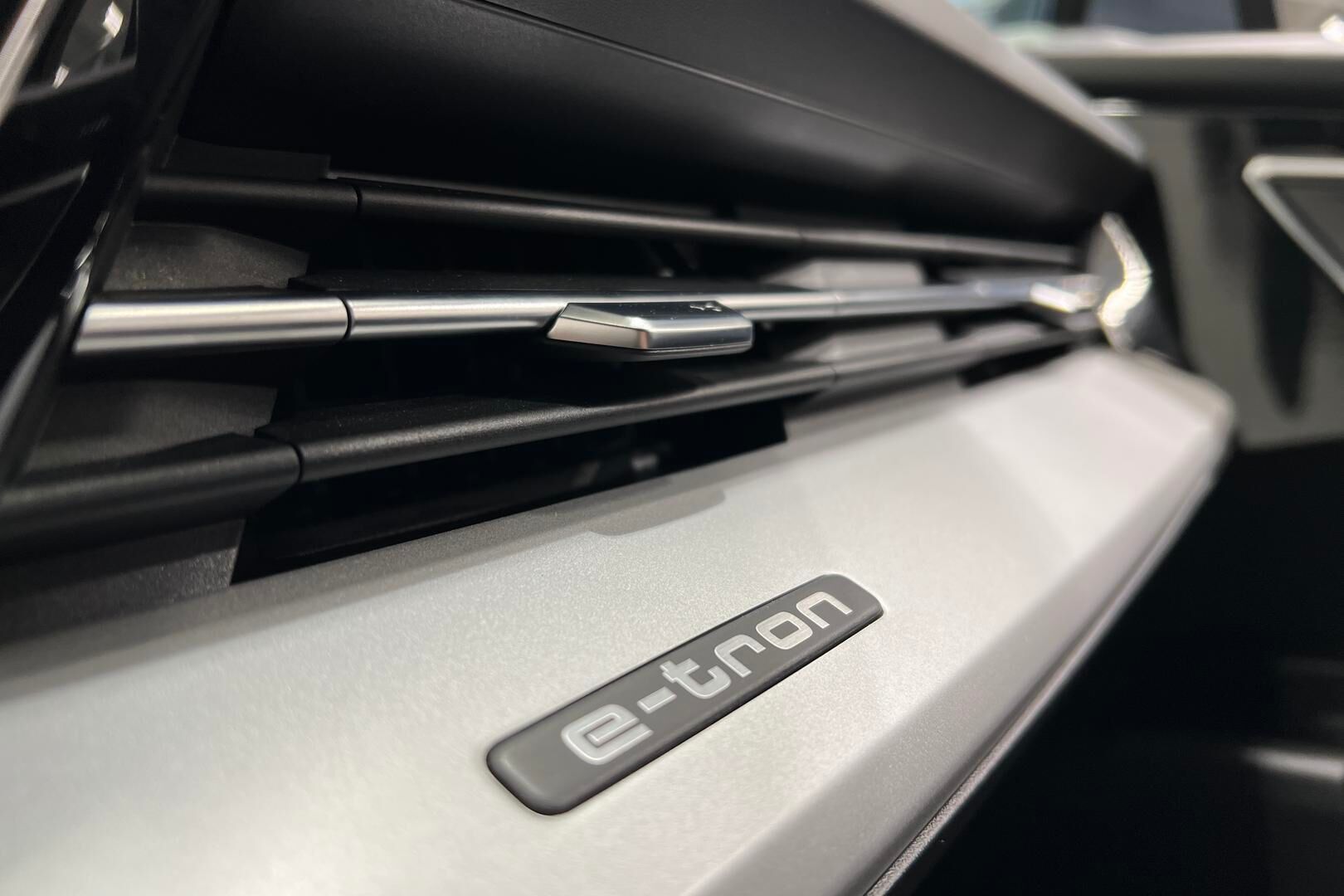 AUDI Q4 e-tron iso kuva 17