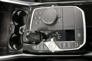 BMW 3-SARJA esikatselu 18