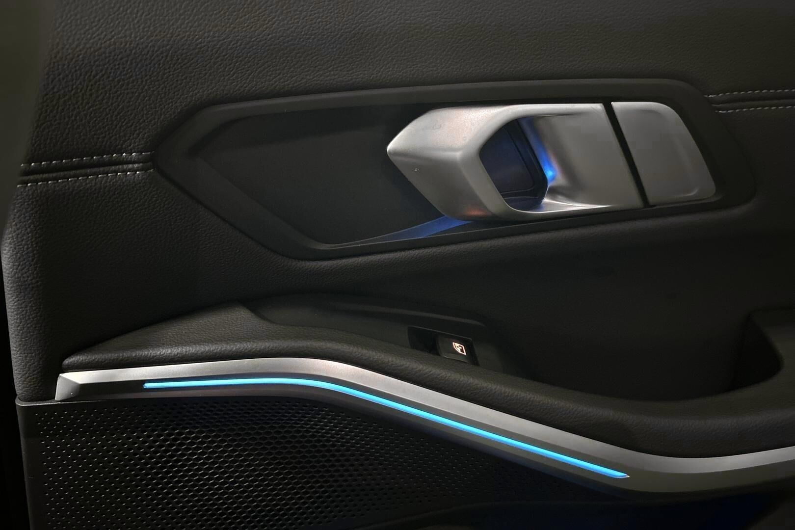 BMW 3-SARJA iso kuva 24